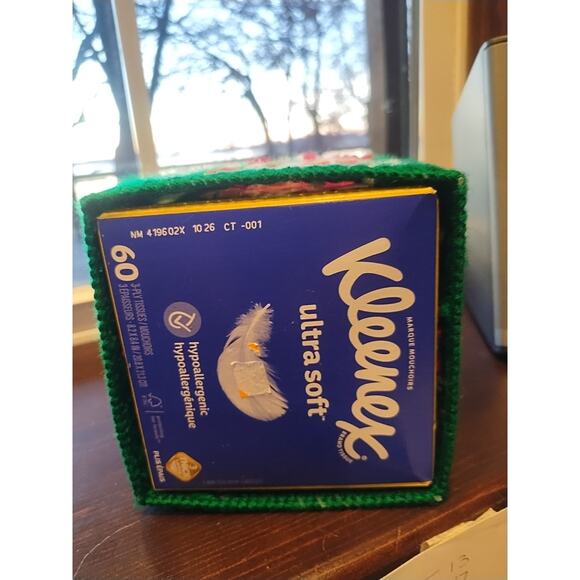 Vintage Needlepoint Tissue Cover Box Ho Ho Ho Christmas Holiday Cube Style Box - Picture 5 of 5